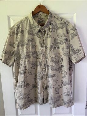 Wallace and BarneMen's Short-Sleeve Button-Up Shirt in Beige with Wildlife Print